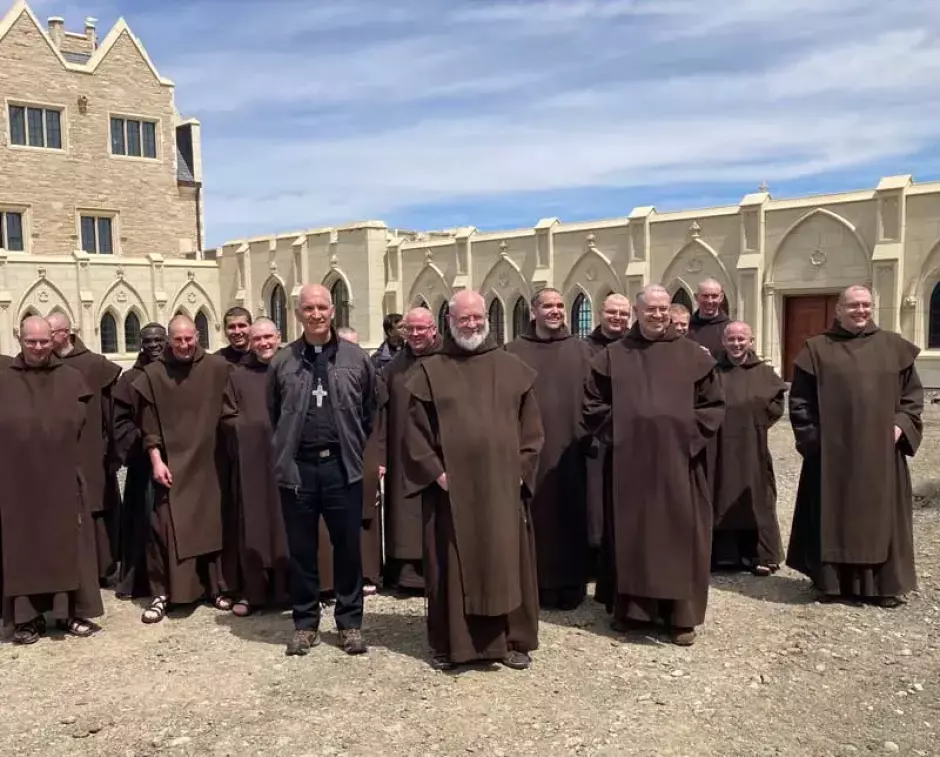 La comunidad, con el obispo de