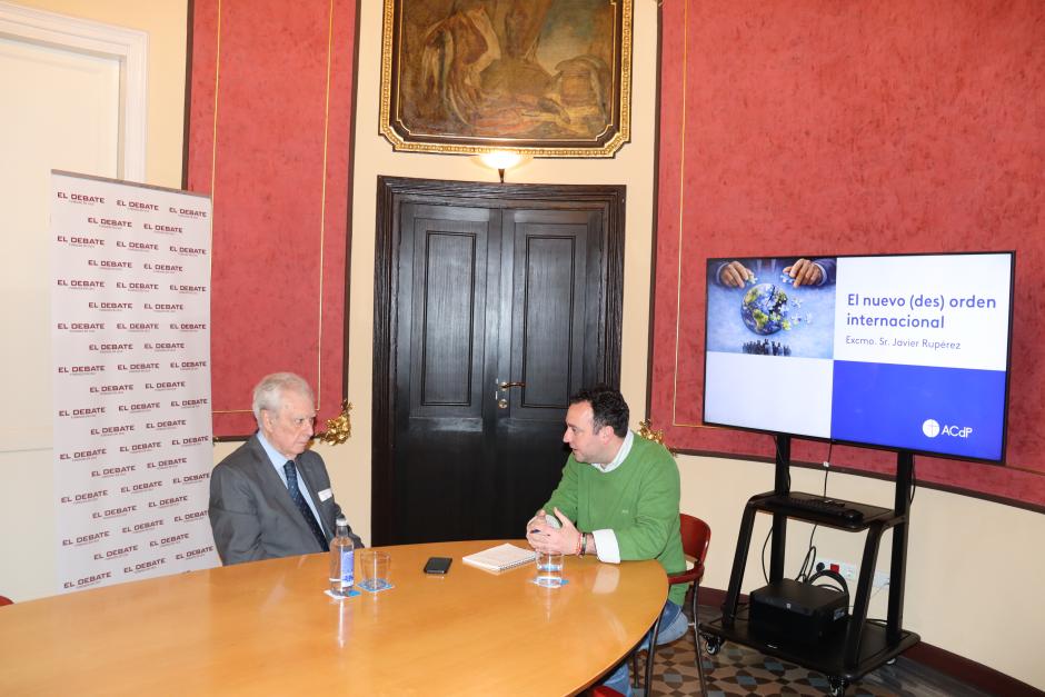 Imagen tomada de Javier Rupérez durante su entrevista con El Debate