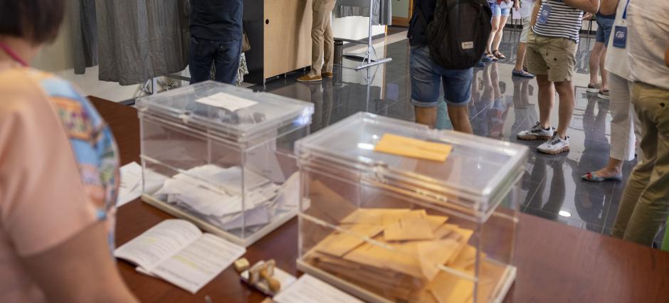 Un colegio electoral palentino durante la votación en las generales de 2023
