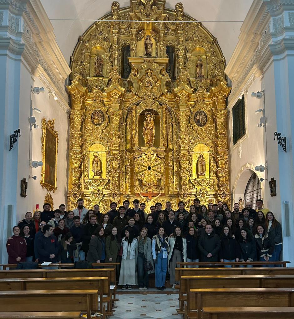 Los jóvenes, en la iglesia de las Hermanas de la Fraternidad Reparadora de Bujalance