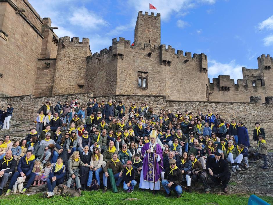 Monseñor Roselló, con un grupo de peregrinos