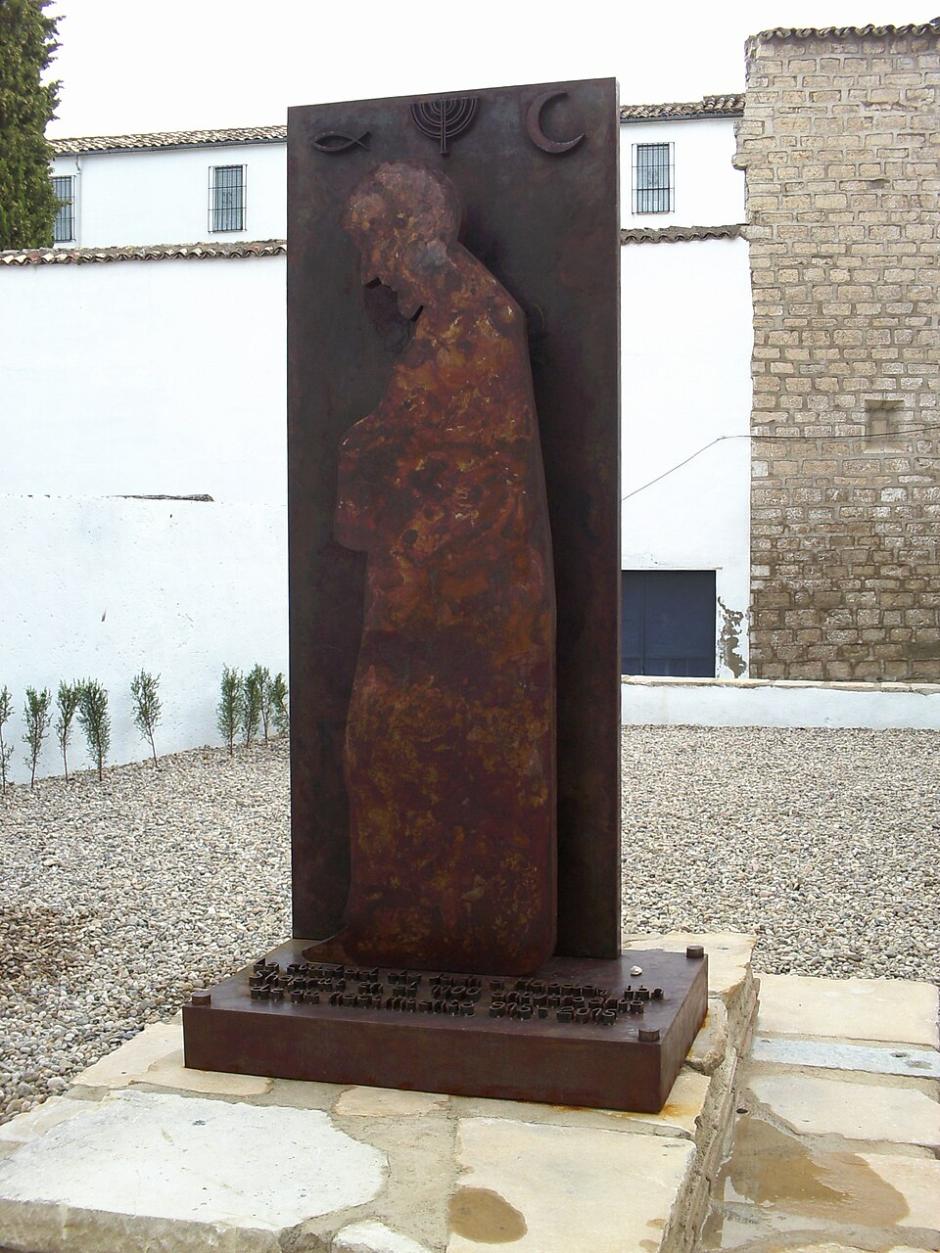 Monumento a Hasday ibn Shaprut situado en la plaza del Rastro de Jaén. Obra del escultor Santiago Cano León
