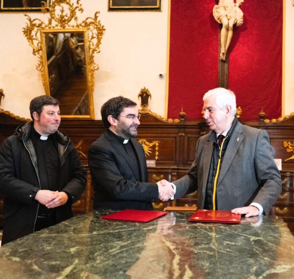 El acuerdo se firmó en la propia catedral granadina