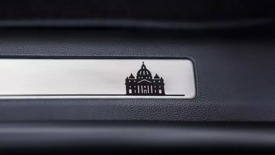 El Papa con el nuevo coche