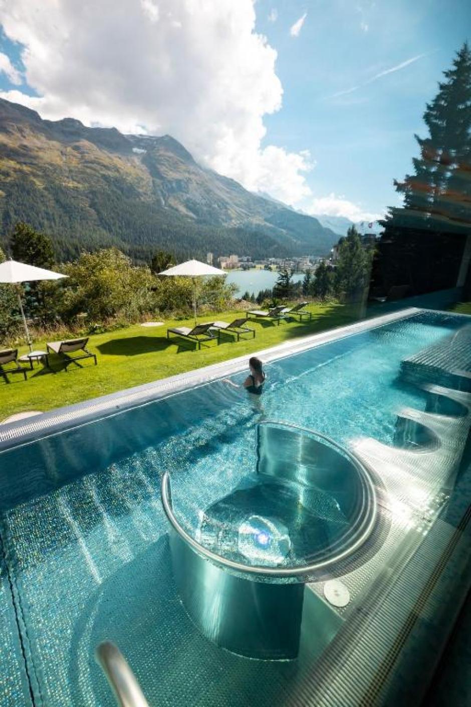 Piscina con vistas en St. Moritz