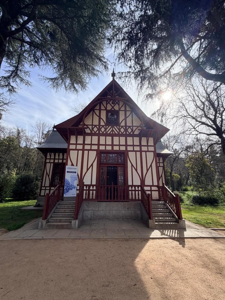 Chalé de la Reina, en el Campo del Moro, junto al Palacio Real, en Madrid