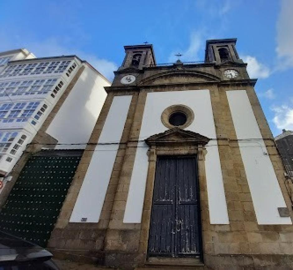 Iglesia de Dolores y antigua casa de los Casares
