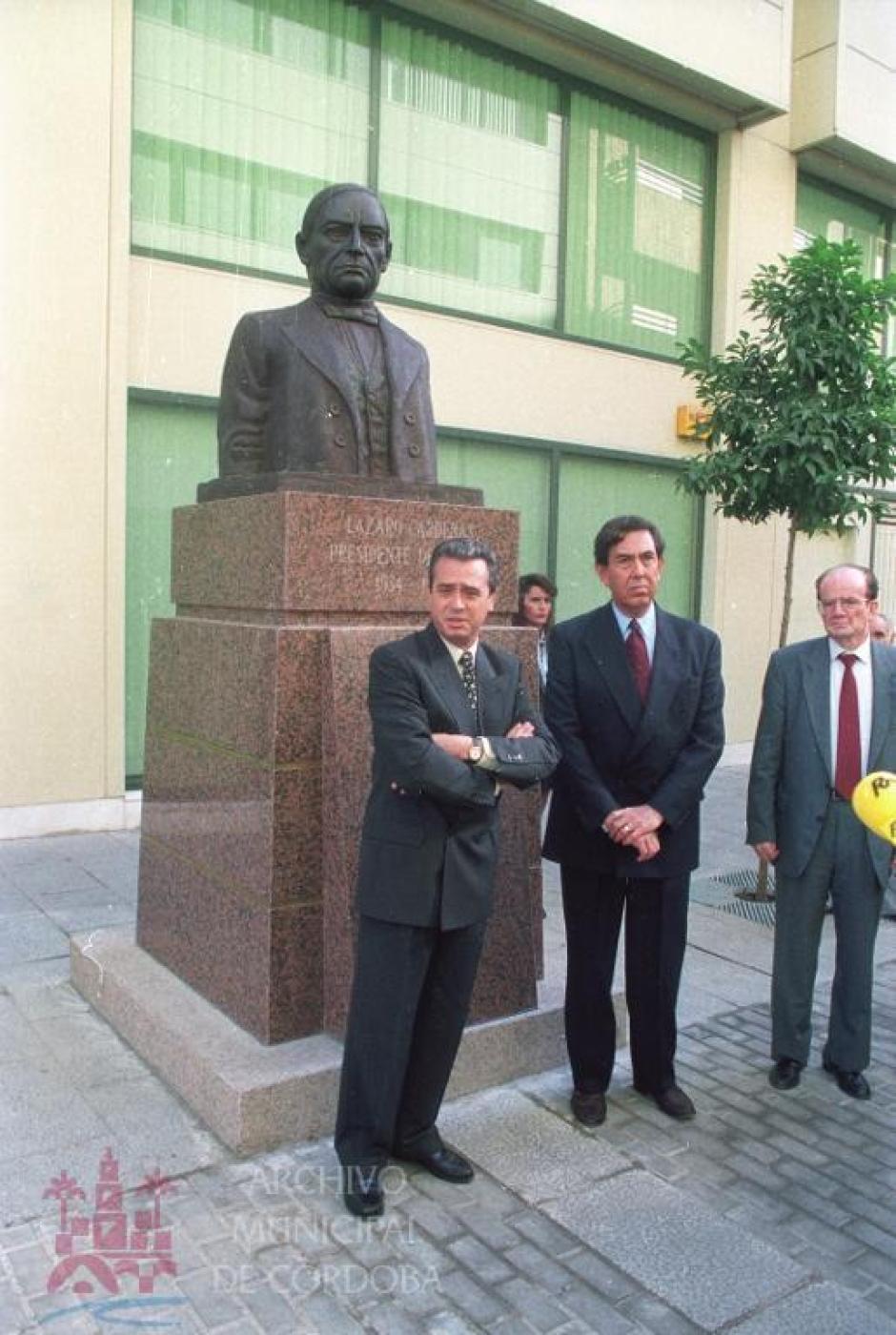 Las caras lo dicen todo. "Ese no es mi padre"