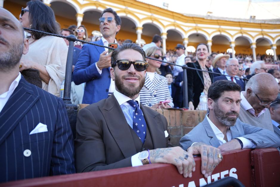 El futbolista Sergio Ramos entre el público de La Maestranza. A 5 de abril de 2026, en Sevilla (Andalucía, España). Cada Domingo de Resurrección, la temporada taurina da comienzo en la emblemática plaza de toros de la Maestranza de Sevilla. Este año, Morante, Roca Rey y David de Miranda inauguran la temporada 2026 con la corrida de toros de la ganadería de Garcígrande.

Joaquín Corchero / Europa Press
05/4/2026