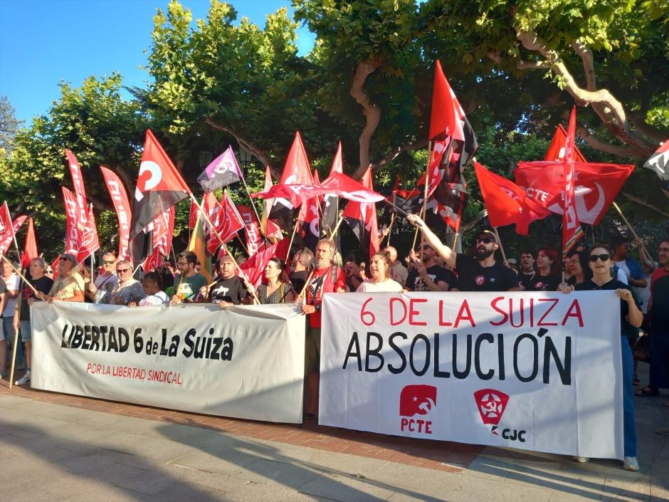 Concentración en Logroño a favor de "las seis de La Suiza".

EUROPA PRESS
15/7/2025