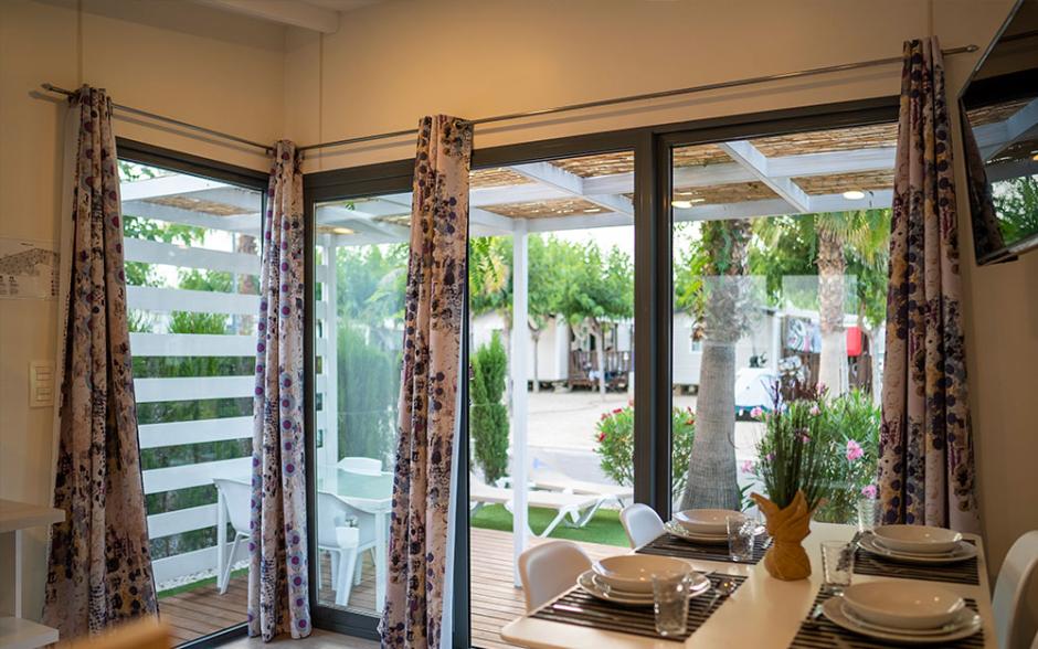 Imagen del interior de uno de los bungalows