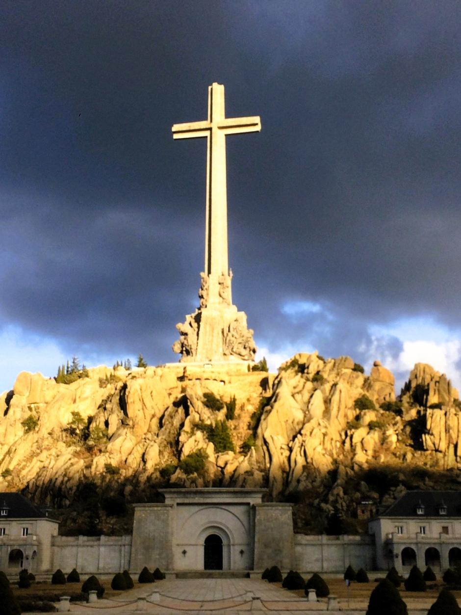 La monumental Cruz del Valle, la más alta del mundo con sus 152 metros