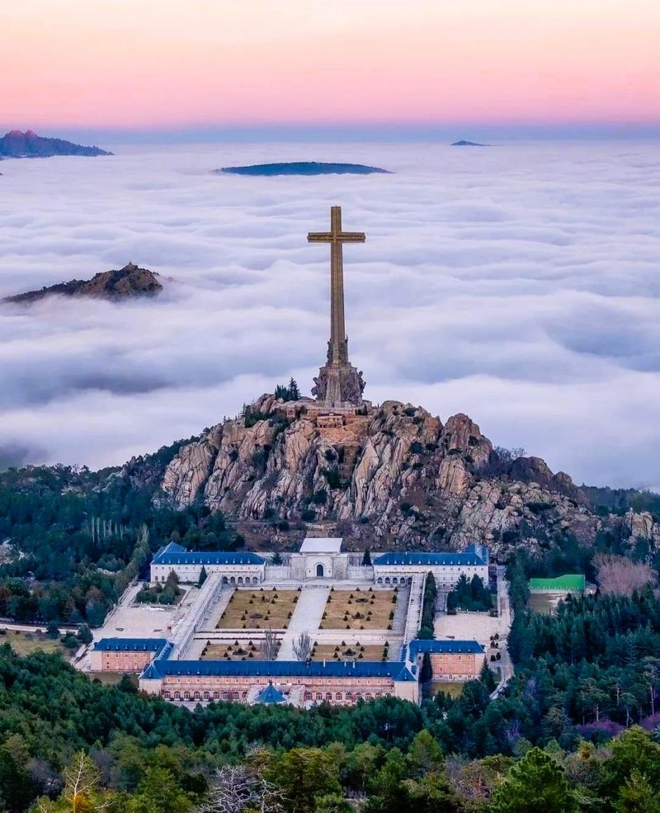 Atardece sobre el Valle de los Caídos