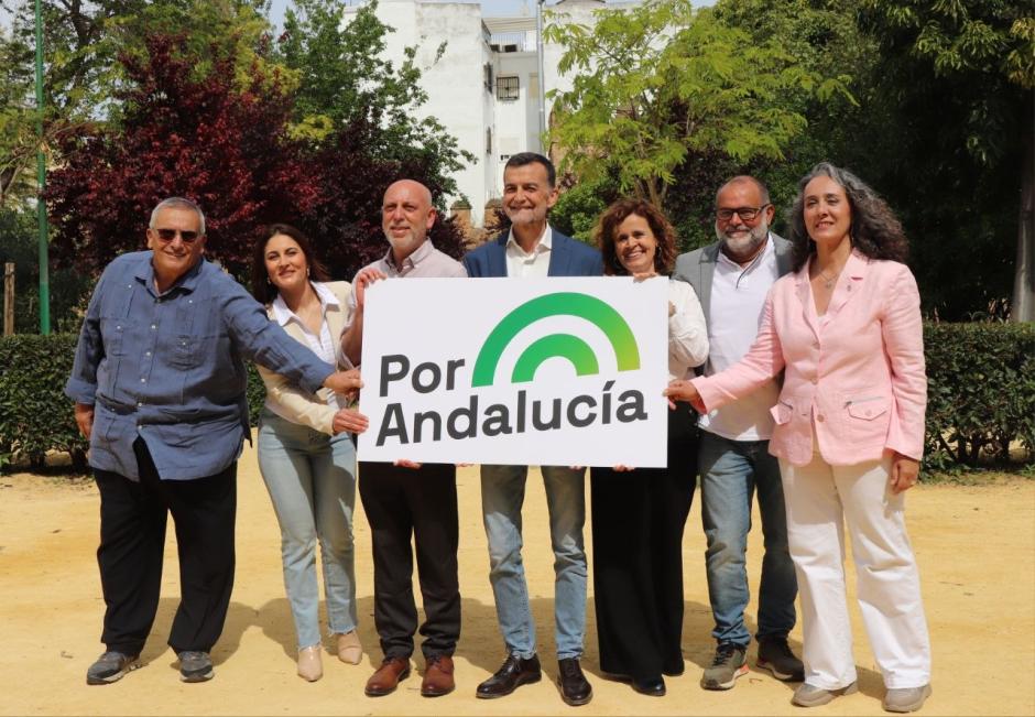 Presentación de candidatos de Por Andalucía. Loli Montávez (Podemos), la segunda por la izquierda
