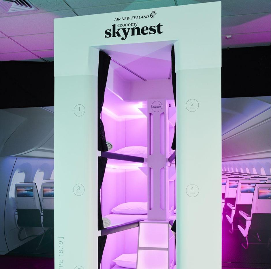 El Economy Skynest incorpora seis cápsulas planas dispuestas en formato litera,