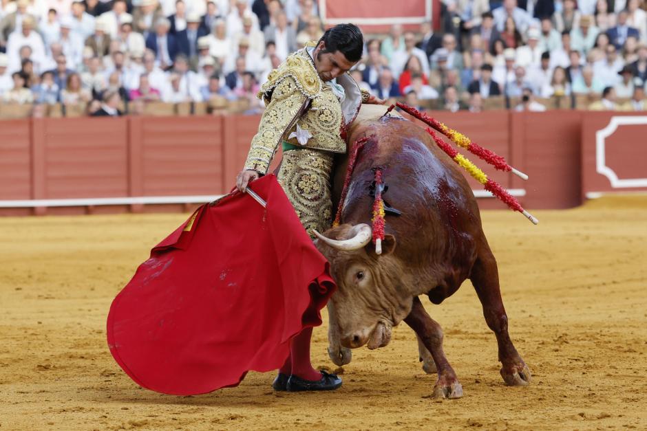 El diestro de La Puebla, con la muleta este jueves ante Colorao, al que no pudo cortar trofeos por fallar con la espada