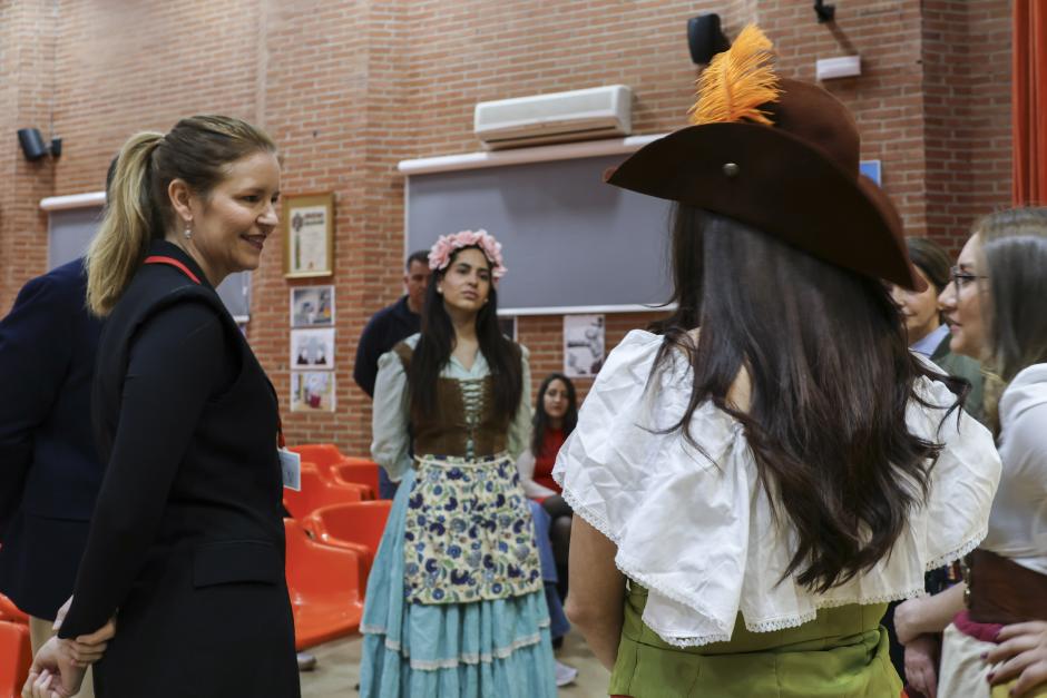 La consejera de Familia, Juventud y Asuntos Sociales, Ana Dávila, en su visita al Centro Penitenciario de Mujeres Madrid I