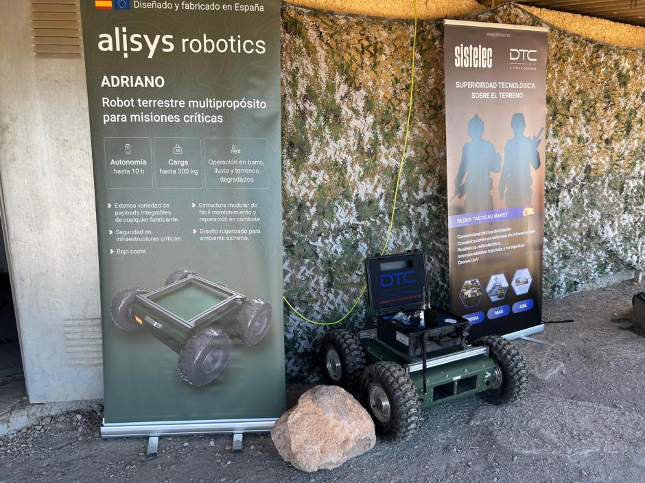 Entrada a la carpa de Alysis Robotics en el Campo de Maniobras y Tiro Álvarez de Sotomayor, situado en Viator (Almería)