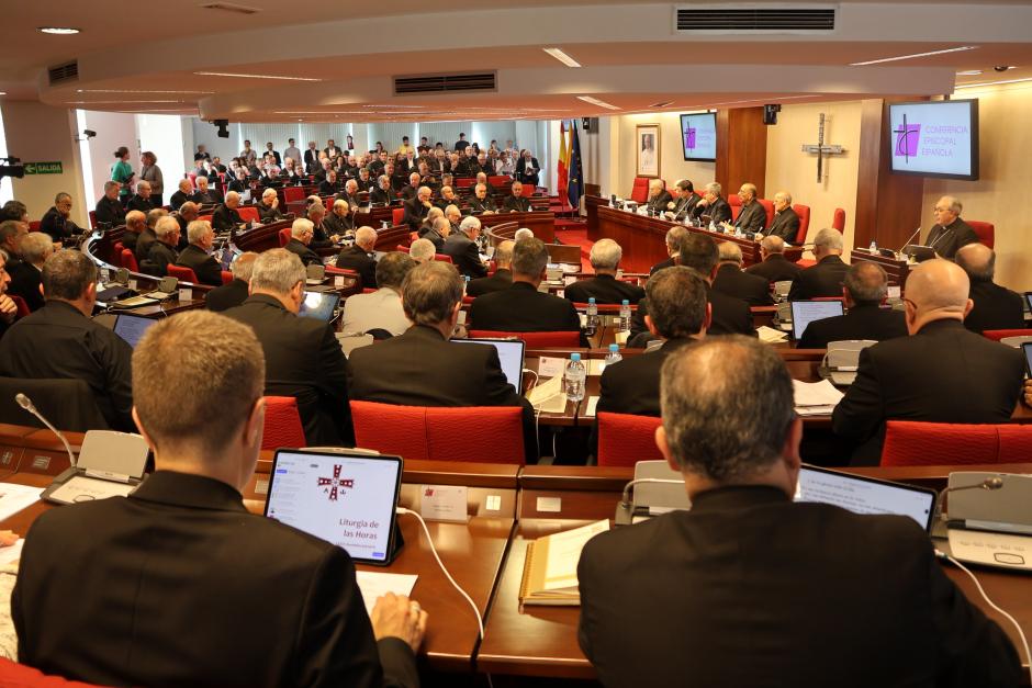 Los obispos, reunidos esta mañana en la sede de la CEE