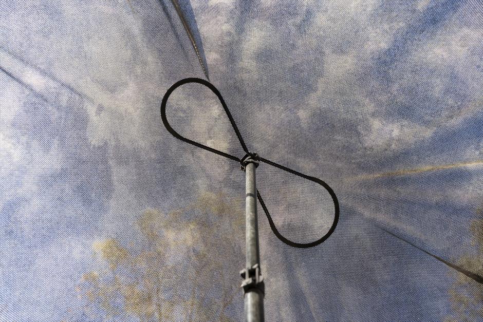 Malla de camuflaje multiespectral para oculta un puesto de mando del Ejército de Tierra