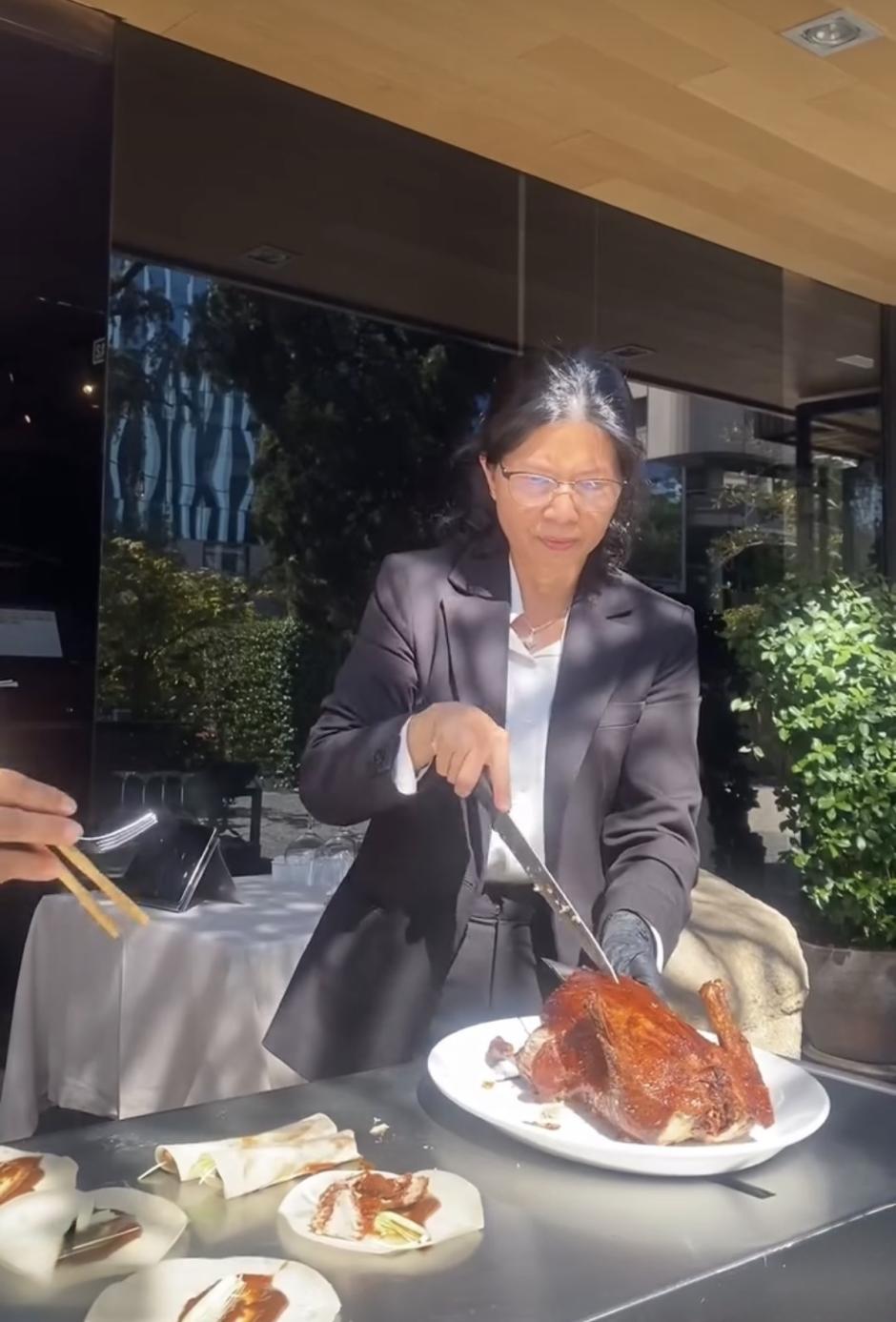 Lucía Fan, jefa de sala, de Tse Yang