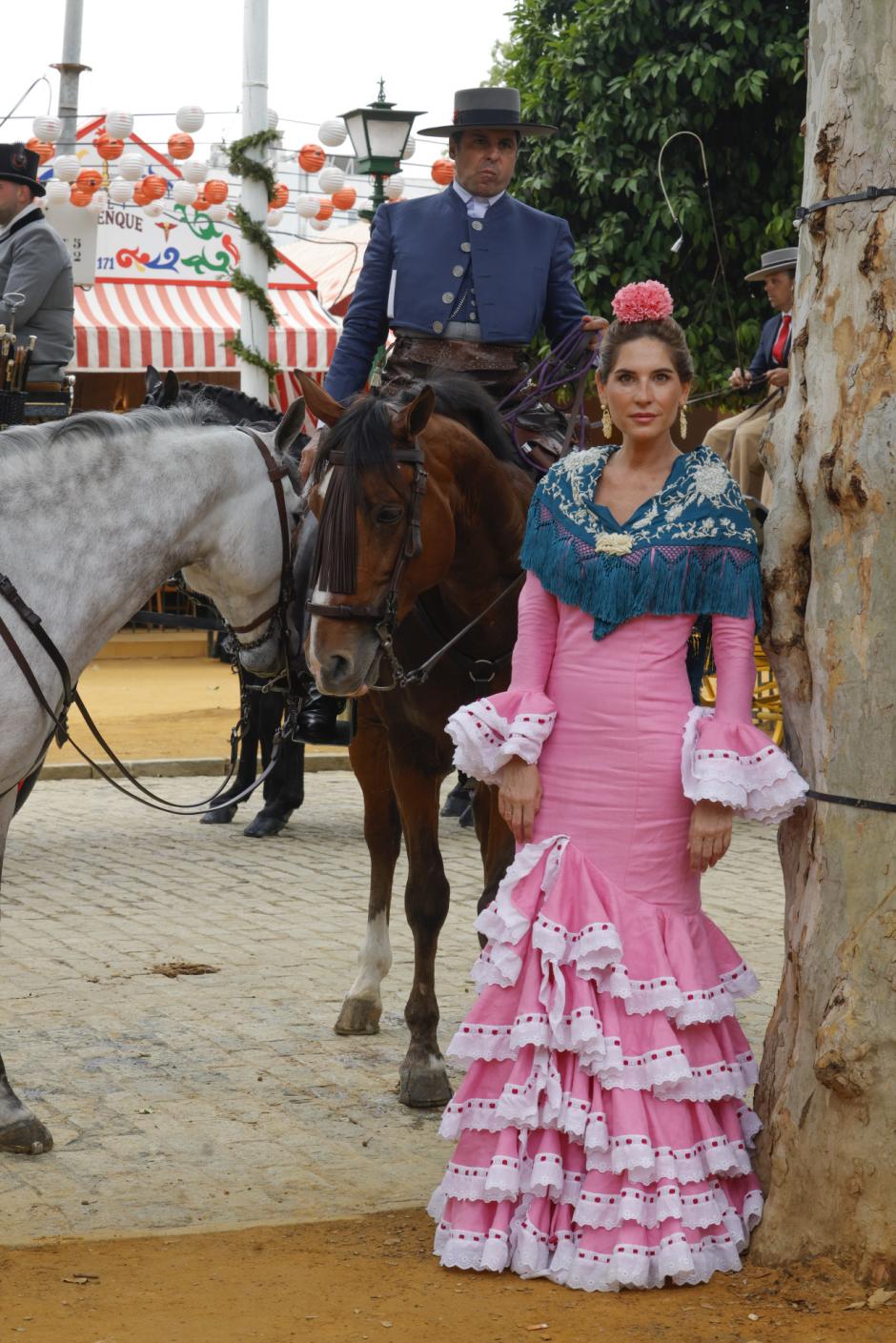 Lourdes Montes  en la Feria con su marido