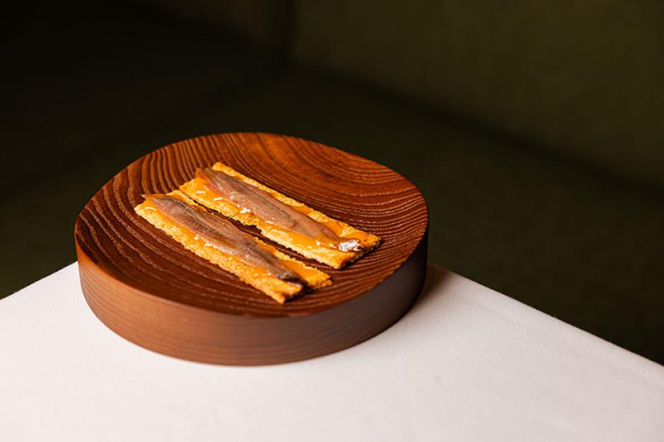 Anchoas con yema curada