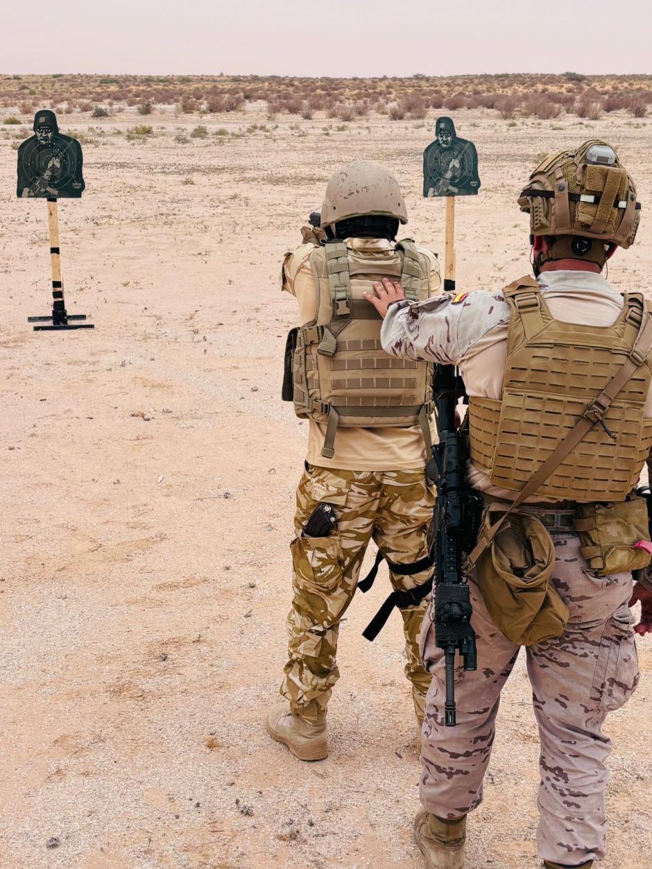 Militares españoles efectúan prácticas de tiro junto a las Fuerzas Armadas de Mauritania