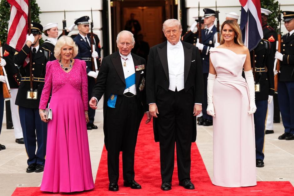 Los Reyes Carlos y Camila con el matrimonio Trump