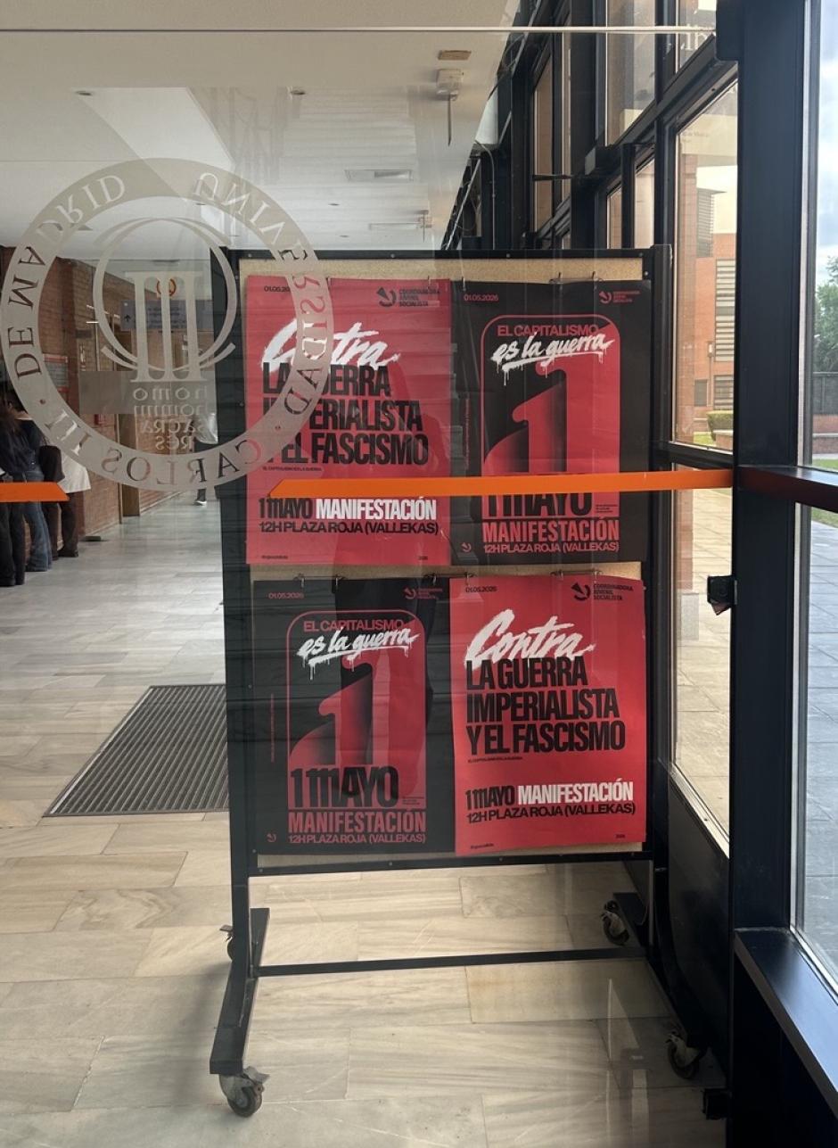 Carteles de una manifestación "Contra la guerra imperialista y el fascismo"