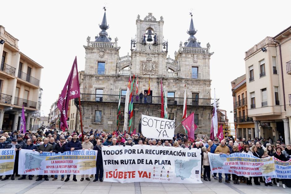 Concentración en Astorga (León) por la reapertura de la ruta ferroviaria Vía de la Plata