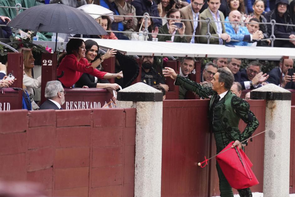 El Cid brindó su primer toro a la presidenta de la Comunidad de Madrid