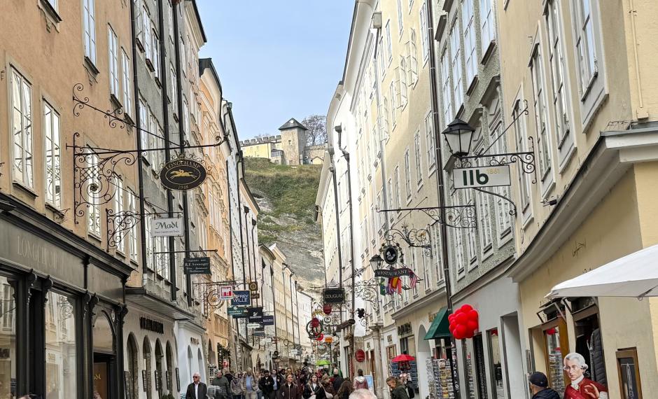 La Getreidegasse o calle del Cereal en Salzburgo