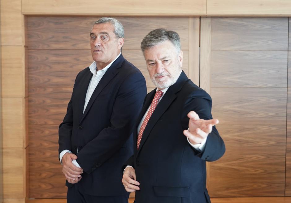 Pedro Pascual, de Por Ávila, reunido, este miércoles, con Francisco Vázquez, presidente de las Cortes de Castilla y León