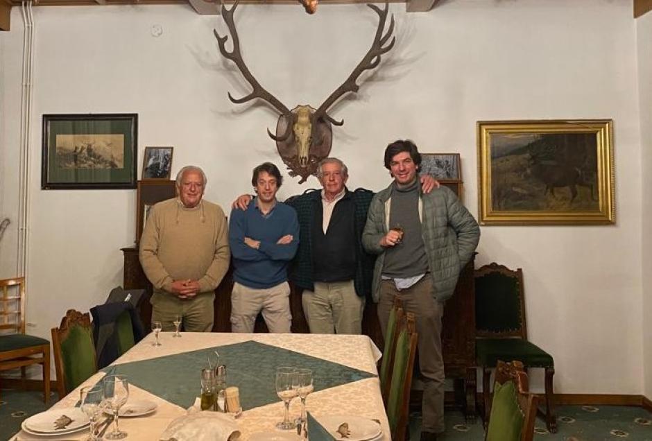 De izquierda a derecha Pepe Hornedo, su hijo Javi, su hermano Javier y Pablo, hijo de Javier