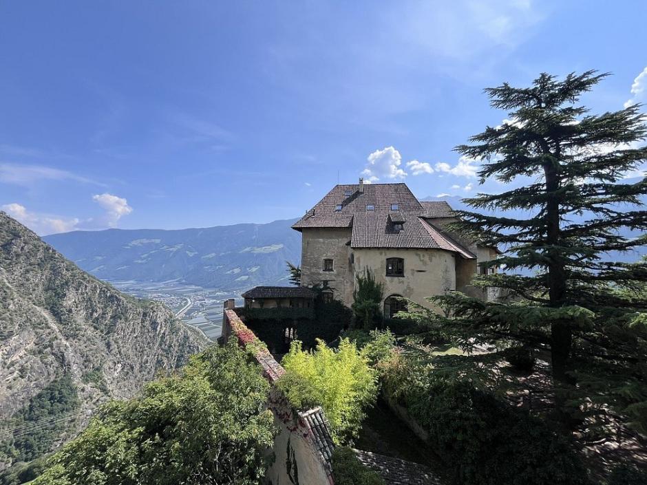 El bonito emplazamiento del castillo es otro motivo para visitarlo