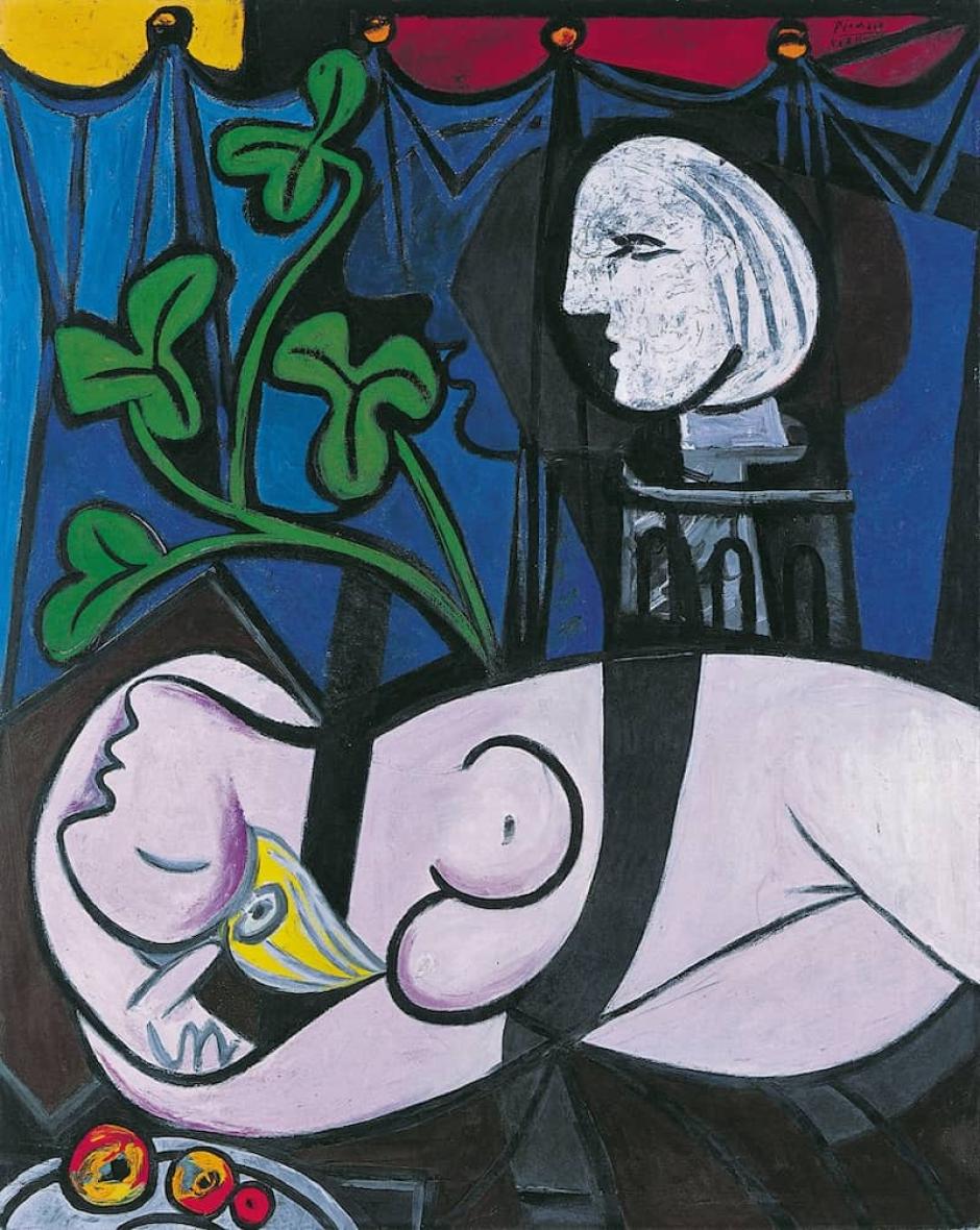 'Desnudo, hojas verdes y busto'