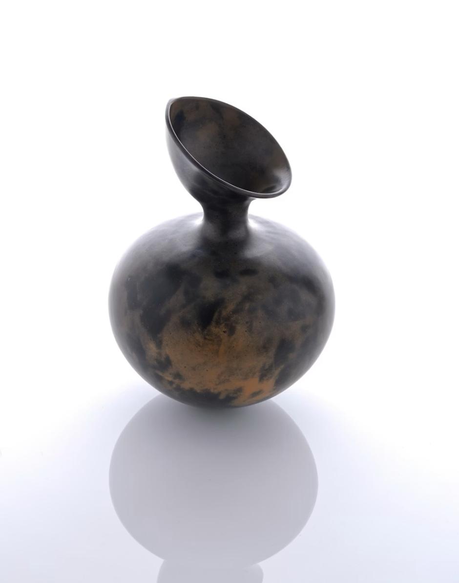 Cerámica de Magdalene Odundo (1986)