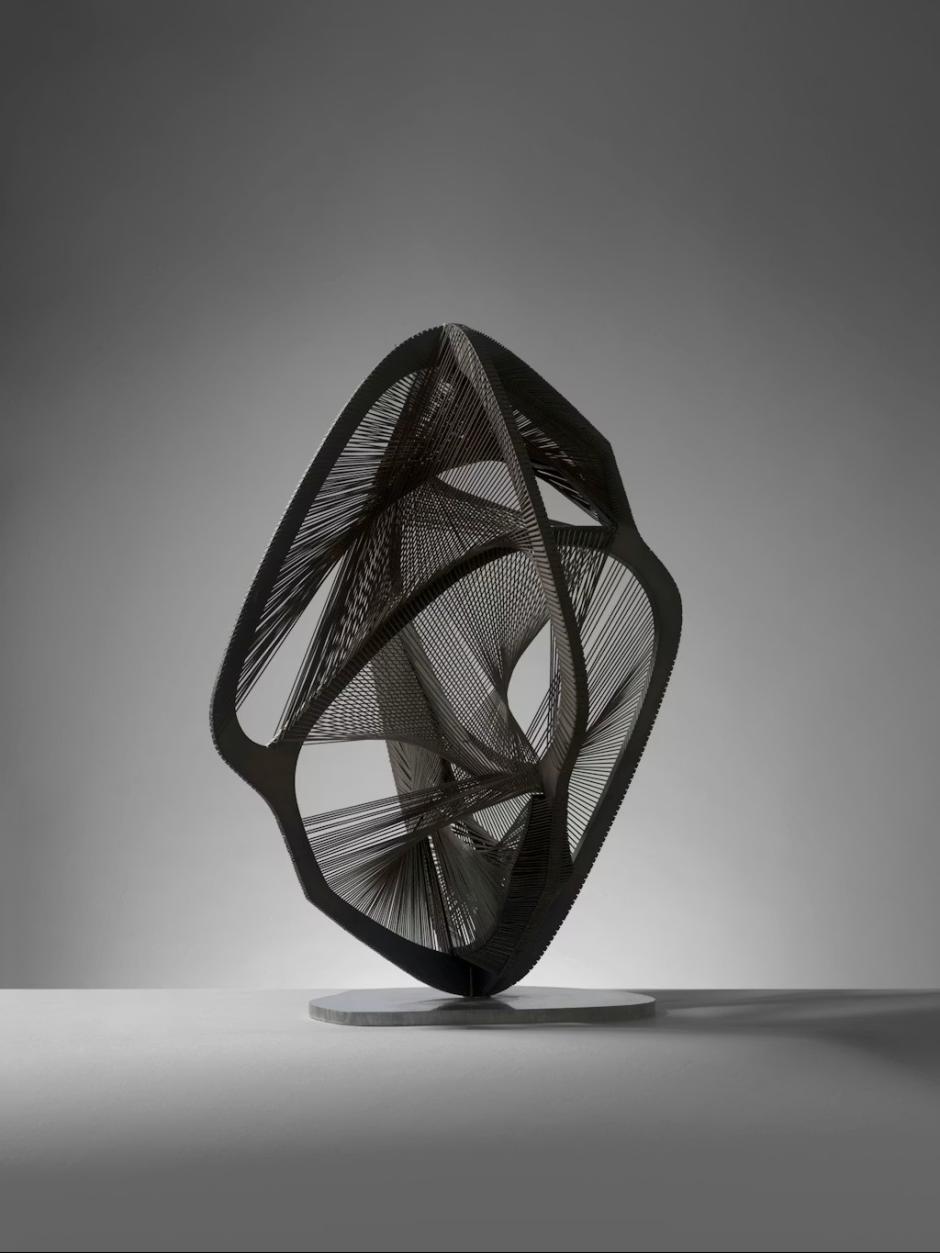 Linear Construction in Space No. 4 (1957), de Naum Gaubo