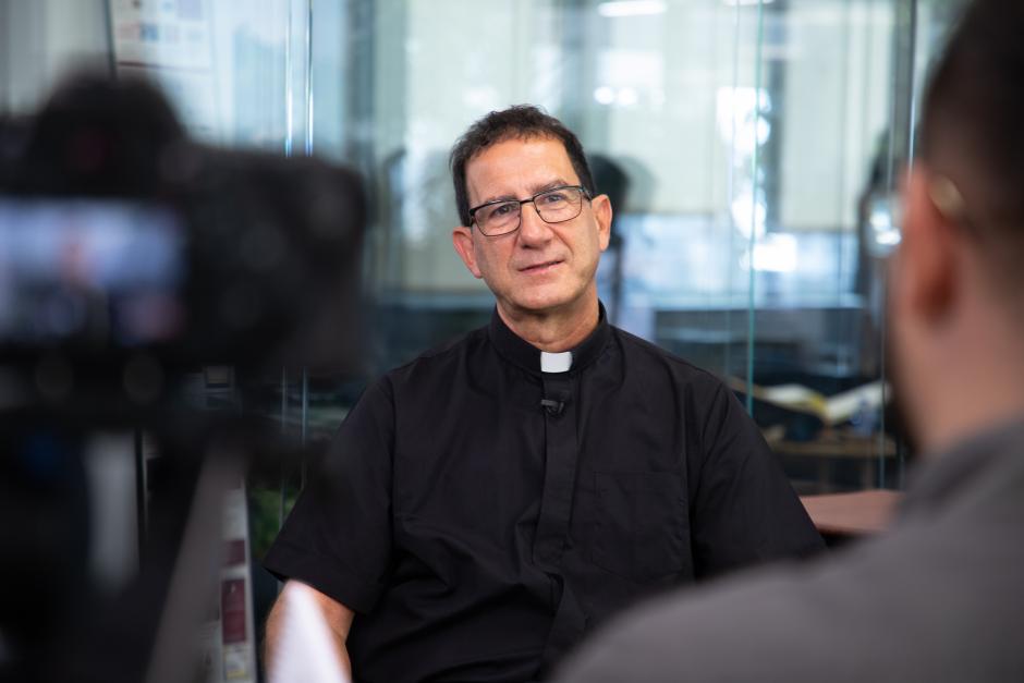 Alberto Reyes, sacerdote de la parroquia de Esmeralda, Camagüey, Cuba