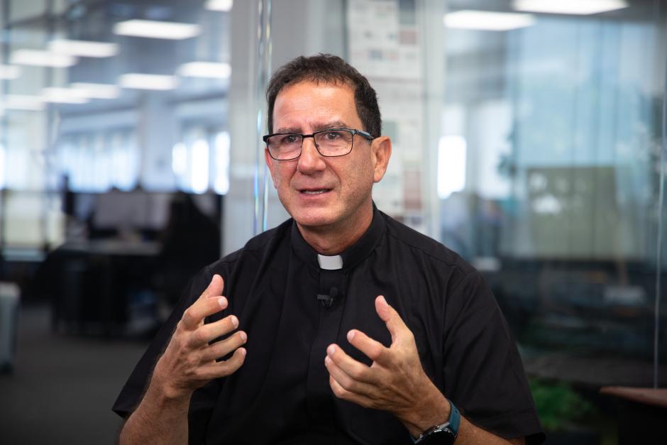 Alberto Reyes, sacerdote de la parroquia de Esmeralda, Camagüey, Cuba