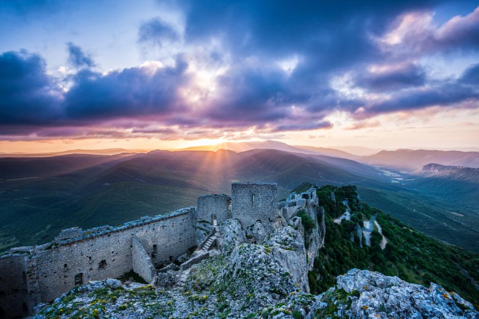 Fortaleza de Peyrepertuse al amanecer