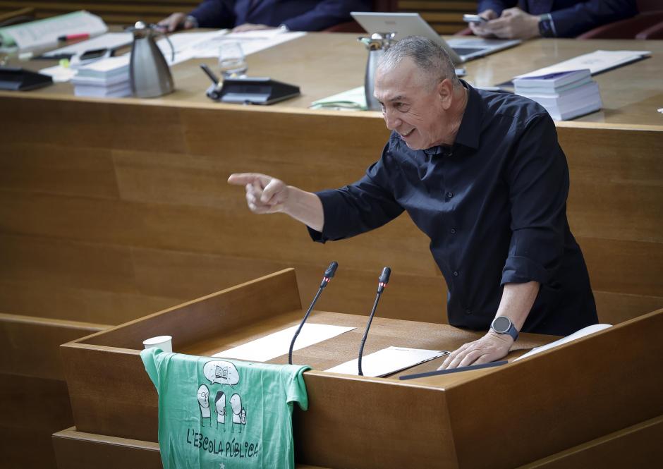 Imagen tomada este jueves de Joan Baldoví durante la sesión de control en las Cortes Valencianas