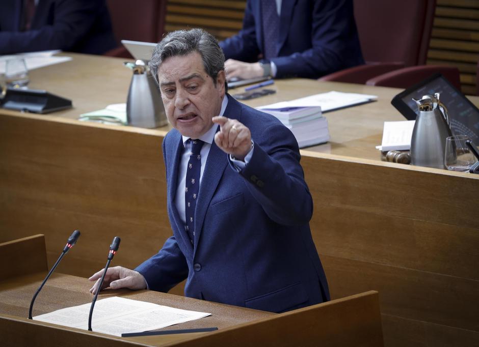 Imagen tomada este jueves de José María Llanos durante la sesión de control en las Cortes Valencianas