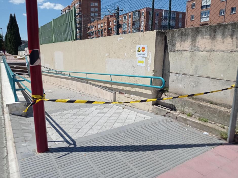 Cordón para evitar el paso por el túnel de Vadillos, en Valladolid