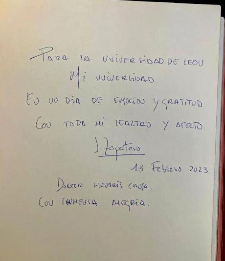 Dedicatoria dejada por Zapatero en el libro de Honor de la ULE