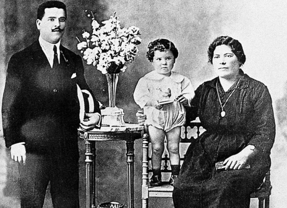 Eduardo con sus padres