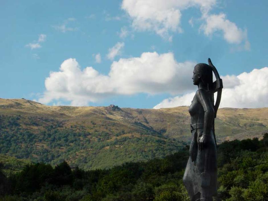 Estatua y mirador de La Serrana de La Vera