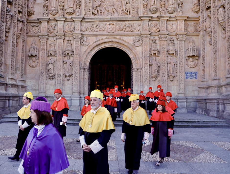 Los doctores salen de San Esteban tras visitar la tumba de Vitoria