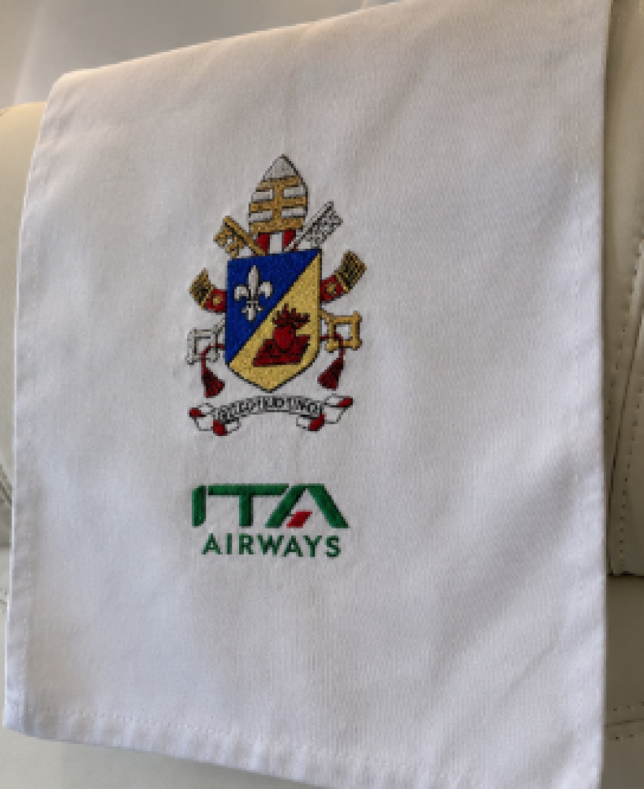 Detalle del avión que trae a León XIV a Madrid